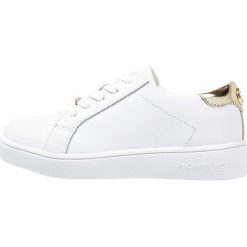 Michael Kors ZIAIVY IRVING Tenisówki i Trampki white. Białe trampki dziewczęce marki Michael Kors, ze skóry ekologicznej, klasyczne. W wyprzedaży za 327,20 zł.
