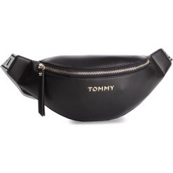 Saszetka nerka TOMMY HILFIGER - Iconic Tommy Bumbag AW0AW06426 002. Czarne nerki damskie TOMMY HILFIGER, bez wzorów, ze skóry, młodzieżowe, bez dodatków. Za 539,00 zł.