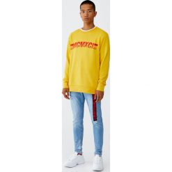 Jeansy skinny fit z efektem zużycia. Szare rurki męskie marki Pull&Bear, z jeansu. Za 139,00 zł.