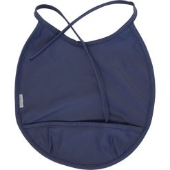 Śliniaczek w kolorze granatowym. Niebieskie śliniaki mikk-line, bez wzorów. W wyprzedaży za 19,95 zł.