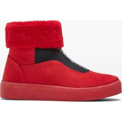 Sneakersy bonprix czerwony. Czerwone sneakersy damskie bonprix, ze skóry. Za 99,99 zł.