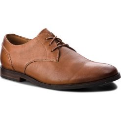 Półbuty CLARKS - Glide Lace 261354327 Tan Leather. Pomarańczowe buty wizytowe męskie Clarks, ze skóry, bez zapięcia. W wyprzedaży za 279,00 zł.