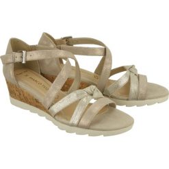 MARCO TOZZI 28716-20 447 dune met. comb, sandały damskie. Koturny damskie Marco Tozzi, bez wzorów, z gumy, bez obcasa, na koturnie, bez zapięcia. Za 249,90 zł.
