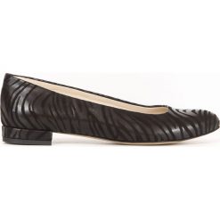 Klasyczne balerinki bez ozdób - skóra naturalna - model 050 - kolor czarny zebra. Czarne baleriny damskie Zapato, bez wzorów, ze skóry, klasyczne, bez obcasa. Za 309,00 zł.