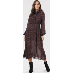 Czarno-Fuksjowa Sukienka Fenydark. Czarne sukienki damskie Born2be, na lato, s, bez wzorów, bez kołnierzyka, bez rękawów. Za 179,99 zł.