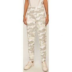 Calvin Klein Performance - Spodnie. Różowe spodnie dresowe damskie Calvin Klein Performance, s, z bawełny. Za 399,90 zł.