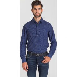 GRANATOWA KOSZULA JOOP! JEANS W NIEBIESKI WZÓR. Niebieskie koszule męskie JOOP! Jeans, xl, bez wzorów, z bawełny, z włoskim kołnierzykiem, bez rękawów. Za 249,50 zł.