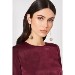 Kolczyki damskie: NA-KD Accessories Wiszące kolczyki Royal Globe – Gold