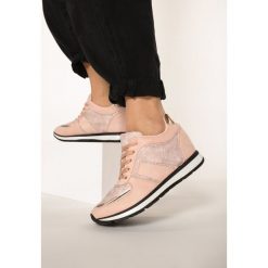 Różowe Sneakersy Hype. Różowe sneakersy damskie Born2be. W wyprzedaży za 59,99 zł.
