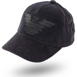 CZAPKA Z DASZKIEM Emporio Armani. Czarne czapki damskie z nadrukiem, z bawełny. Za 269,00 zł.