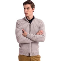 Kardigan w kolorze szarym. Szare kardigany męskie Polo Club, s, z bawełny, ze stójką. W wyprzedaży za 295,95 zł.