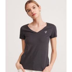 T-shirt z drobnym haftem - Szary. Szare t-shirty damskie Reserved, s, z haftami. Za 29,99 zł.
