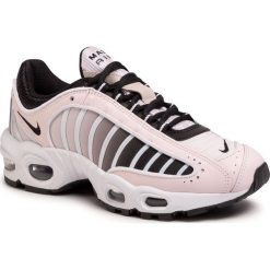 Buty NIKE - Air Max Tailwind IV CJ7976 603 Light Soft Pink/Black/White. Różowe półbuty damskie Nike, bez wzorów, ze skóry ekologicznej, bez obcasa, na płaskiej podeszwie, bez zapięcia. Za 699,00 zł.