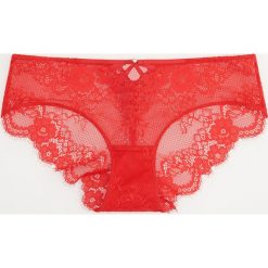 Majtki hipster z koronką - Czerwony. Czerwone majtki damskie Reserved, s, z koronki. W wyprzedaży za 19,99 zł.
