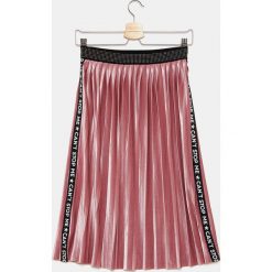 Blukids - Spódnica 140-170 cm. Różowe spódniczki dziewczęce Blukids, bez wzorów, z elastanu, midi, rozkloszowane. W wyprzedaży za 79,90 zł.