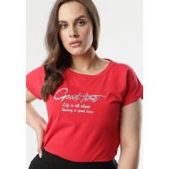 Czerwony T-shirt Aigalyse. Czerwone bluzki dziewczęce Born2be, z nadrukiem, z okrągłym kołnierzem, z krótkim rękawem, krótkie, bez kaptura. Za 39,99 zł.