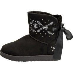Ciepłe śniegowce damskie Kylie Crazy 1760106BK. Śniegowce damskie Kylie Crazy, bez zapięcia. W wyprzedaży za 69,00 zł.