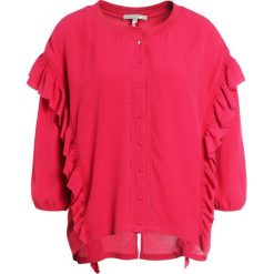 Patrizia Pepe CAMICIA SHIRT Bluzka dreaming berry. Czerwone bluzki damskie Patrizia Pepe, bez wzorów, z wiskozy, bez kołnierzyka, bez rękawów. W wyprzedaży za 407,60 zł.
