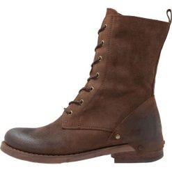 Felmini SERPA Botki kowbojki i motocyklowe cognac. Brązowe botki damskie marki Felmini, ze skóry, bez obcasa, na sznurówki. Za 549,00 zł.
