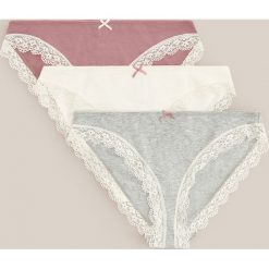 Bawełniane majtki 3 pack - Fioletowy. Fioletowe majtki damskie Reserved, s, z bawełny. Za 39,99 zł.