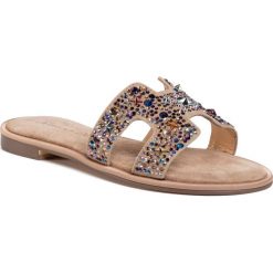 Klapki ALMA EN PENA - V20936 Suede Vison. Brązowe klapki damskie Alma en Pena, z aplikacjami, ze skóry, bez obcasa, na obcasie. Za 399,00 zł.
