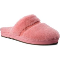 Kapcie UGG - W Dalla 1017549 W/Lnt. Różowe klapki damskie marki Ugg, bez wzorów, ze skóry, bez obcasa. W wyprzedaży za 359,00 zł.