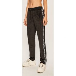 Roberto Cavalli Sport - Spodnie. Czarne spodnie dresowe damskie Roberto Cavalli Sport, s, bez wzorów, z elastanu. W wyprzedaży za 859,90 zł.