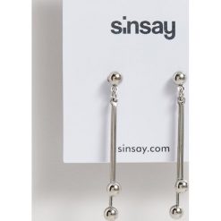 Kolczyki z zawieszkami - Jasny szary. Szare kolczyki damskie Sinsay. Za 10,00 zł.