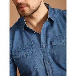 Koszula długi rękaw męska slim fit. Niebieskie koszule męskie Top Secret, na lato, m, bez wzorów, z bawełny, bez kołnierzyka, z długim rękawem. W wyprzedaży za 39,99 zł.