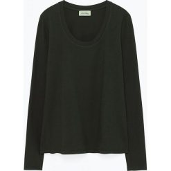 Koszulka "Opyntale" w kolorze khaki. Brązowe koszulki damskie American Vintage, s, bez wzorów, z bawełny, z okrągłym kołnierzem, z długim rękawem. W wyprzedaży za 109,95 zł.