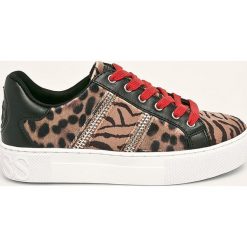Guess Jeans - Buty. Pomarańczowe buty sportowe damskie Guess Jeans, z aplikacjami, z jeansu, sportowe. W wyprzedaży za 349,90 zł.