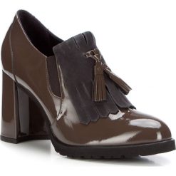 Buty damskie. Brązowe botki damskie Wittchen, ze skóry, bez obcasa, na słupku, bez zapięcia. W wyprzedaży za 359,90 zł.
