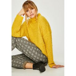 Answear - Sweter. Brązowe swetry klasyczne damskie ANSWEAR, l, z dzianiny. W wyprzedaży za 99,90 zł.
