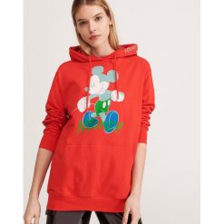 Bluza z Myszką Miki - Czerwony. Czerwone bluzy damskie Reserved, s, bez wzorów, bez rękawów, bez kaptura. W wyprzedaży za 59,99 zł.