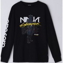 Koszulka longsleeve Cyberpunk 2077 -. Koszulki męskie Cropp, s, bez wzorów, bez kołnierzyka, z długim rękawem, długie. Za 69,99 zł.