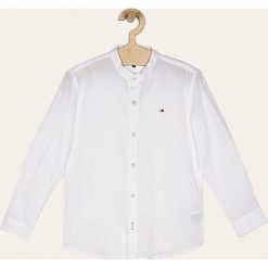 Tommy Hilfiger - Koszula dziecięca 128-176 cm. Białe koszule chłopięce TOMMY HILFIGER, bez wzorów, z bawełny, eleganckie, ze stójką, z długim rękawem, długie. W wyprzedaży za 219,90 zł.
