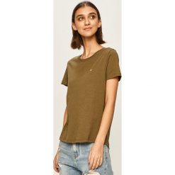Tommy Jeans - T-shirt. Pomarańczowe bluzki damskie Tommy Jeans, s, bez wzorów, z bawełny, casualowe, z okrągłym kołnierzem, z krótkim rękawem. W wyprzedaży za 79,90 zł.