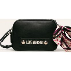 Love Moschino - Torebka. Czarne listonoszki damskie Love Moschino, w paski, ze skóry ekologicznej, na ramię, małe, bez dodatków. W wyprzedaży za 539,90 zł.