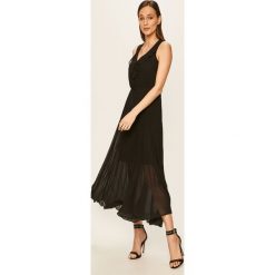 Only - Sukienka. Czarne sukienki damskie ONLY, bez wzorów, z poliesteru, bez kołnierzyka, bez rękawów, midi, rozkloszowane. W wyprzedaży za 179,90 zł.