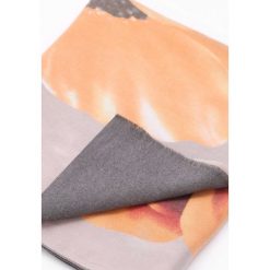 Żółty Szalik Wrap Me Up!. Żółte szaliki damskie other, na jesień. Za 39,99 zł.