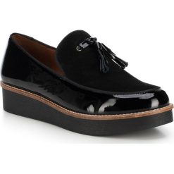 Buty damskie. Czarne półbuty damskie Wittchen, bez wzorów, ze skóry, boho, na wysokim obcasie, bez zapięcia. W wyprzedaży za 419,90 zł.
