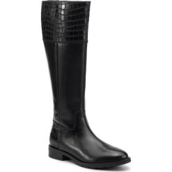 Kozaki GEOX - D Bettanie E D94ETE 0436Y C9999 Black. Czarne kozaki damskie Geox, ze skóry ekologicznej, przed kolano, na wysokim obcasie, na obcasie, bez zapięcia. W wyprzedaży za 419,00 zł.