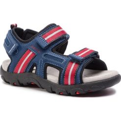 Sandały GEOX - J S.Strada A J9224A 0CE14 C0200 S Blue/Red. Niebieskie sandały chłopięce Geox, ze skóry ekologicznej, bez zapięcia. W wyprzedaży za 199,00 zł.