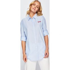 Tommy Jeans - Koszula. Białe bluzki damskie marki Tommy Jeans, s, z bawełny, casualowe, z długim rękawem. W wyprzedaży za 219,90 zł.