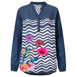 Desigual Bluzka damska Blus Liuba Navy 19SWBW32 5000 (rozmiar M). Niebieskie bluzki damskie Desigual, m, bez wzorów, bez kołnierzyka, bez rękawów. W wyprzedaży za 185,00 zł.