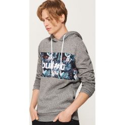 Bluza z kapturem - Szary. Szare bejsbolówki męskie House, l, z kapturem. W wyprzedaży za 69,99 zł.