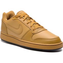 Buty NIKE - Ebernon Low AQ1775 700 Wheat/Wheat Black. Pomarańczowe półbuty męskie marki Nike, na co dzień, bez wzorów, ze skóry, bez zapięcia. W wyprzedaży za 209,00 zł.