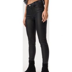 Spodnie skinny z połyskiem - Czarny. Czarne rurki damskie Sinsay, s, bez wzorów. Za 79,99 zł.