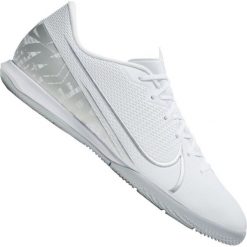 Buty halowe Nike Vapor 13 Academy Ic M AT7993-100. Białe buty sportowe męskie Nike, na jesień, z materiału, na sznurówki, do piłki nożnej. W wyprzedaży za 399,00 zł.