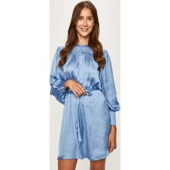 Only - Sukienka. Niebieskie sukienki damskie ONLY, na co dzień, bez wzorów, z poliesteru, casualowe, z okrągłym kołnierzem, z długim rękawem, długie, mini, rozkloszowane. W wyprzedaży za 119,90 zł.